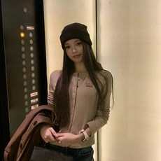 투니스 여성 심플 슬림핏 자수 니트 가디건