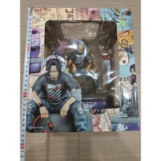 艾斯公仔 坐姿 航海王 海賊王 潮牌 潮服 娃娃機夾物 全新未拆 現況如圖, 1個