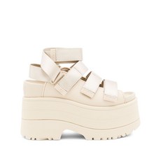 어그 골든라이즈 샌들