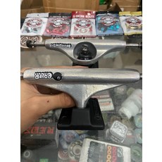 independent 因地 indy 滑板進口簽名款 雙空橋 尺寸139 pu無磨損 整體成色很新 底部標籤還在 內有鐳射雕刻 正品保證, 如圖所示, 1個