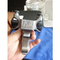 硬化表面雕刻紋弓箭配件, 如圖所示, 1個