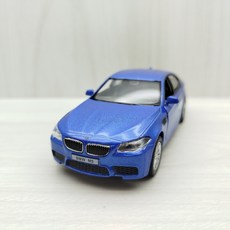 宅米吉 全新盒裝現貨 1:36 寶馬 BMW M5 藍色 合金 模型車 迴力車 交通模型 收藏, 1個