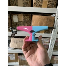 KRUX 滑板橋 K5 支架 尺寸8.0 適用8.0 8.125板面 實心款, 如圖所示, 1個