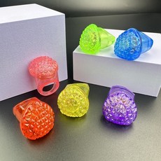 兒童發光戒指玩具：TPR軟膠LED草莓閃光星星戒指燈，派對小禮品首選, 透明軟膠戒指-心形