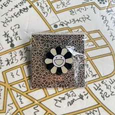 Tonari no Zingaro 村上隆花朵徽章別針, 1個, 徽章_黑白白臉(金卡)656