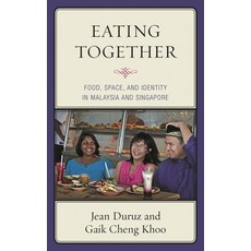 (英文圖書)Eating Together: Food Space and Identity in Malaysia and Singapore 精裝版, Rowman & Littlefield Publis..., 英文