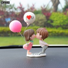 DFMEI 網紅汽車擺件可愛車載情侶擺件批發車內飾中控臺裝飾辦公室小擺件, 1個, 親吻白粉情侶綁白粉氣球:如圖