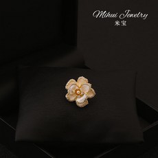 小香風山茶花胸針，領口防走光別針，精緻小眾設計，桃園快速出貨, 1個, 1個山茶花