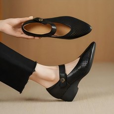 YANGTA 중년여성 빈티지 가죽 로퍼 구두 봄 여름 데일리 메쉬 단화 발편한 키높이 엄마 샌들