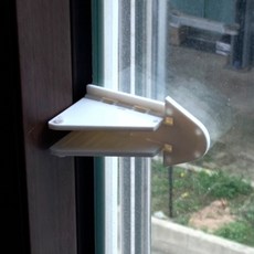 창문방충망 창문품질 창문세입고 창문시공 창문잠그는도어록 창문보안장치 창문제어 창문보안 창문잠금장치검은색 금색장치 창문잠금장치몰드 잠금장치 날개형 창문 샷시 스토퍼 창문잠금장치, 1