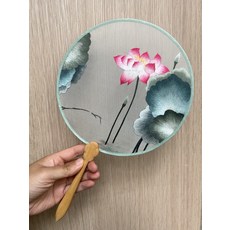 蘇繡雙面刺繡團扇 荷花圖案 檀木手柄, 如圖所示, 1個