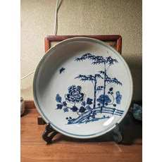 傳世風格 青花花卉紋盤, 如圖所示