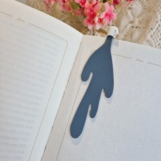 가죽 북마크 책갈피 하얀 컵 속 흐르는, 물