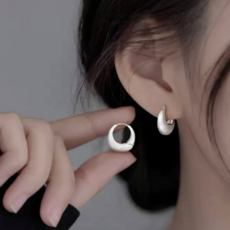 헬렌 볼드 매트 볼륨 원터치 귀걸이