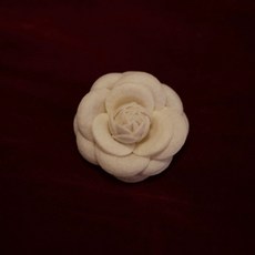 山茶花夜曲法式復古胸針：赫本風百搭白玫瑰小香風珍珠別針胸章, 1個, 山茶花夜曲-純花胸針