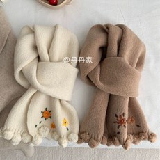 軟糯森系刺繡花朵小球球柔軟圍巾，秋冬保暖百搭小款圍脖，多色可選
