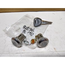 TNSK 三菱 堅達 96-06 車門鎖仁 左右共2顆同支鎖