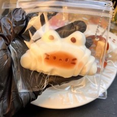 亮燈貓爪捏捏樂 解壓玩具 超軟泥感食玩 減壓玩具, 小貓牛角包【焦黃色】, 1個