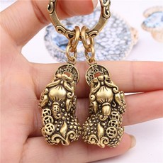 Pixiu 순수 황동 열쇠 고리 자동차 펜던트 남성과 여성을위한 장난감 선물 커플 선물 크리 에이 티브 수제 장식, C