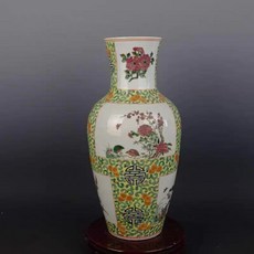 粉彩花鳥紋觀音瓶 高42釐米 肚21釐米, 如圖所示