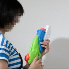 [굿딜스토어]특이한 멋진 물총 워터건 [4종 멋있는 워터밤 흠뻑쇼 워터파크 장난감 성인 어른 물놀이 수영장 인싸 워터, 컴팩트물총(색상랜덤)