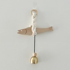 바오하우스 명태도어벨 신혼부부 집들이 액막이명태 새해 원목 인테리어 현관문 종 외국인 개업 선물, 소형