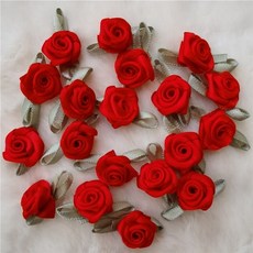 100 개몫 미니 수제 장미 꽃 새틴 리본 장미 패브릭 아플리케 웨딩 장식 공예 바느질, 빨간색