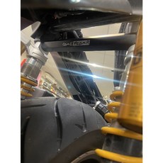 CF出品 XMAX300 後避震穩定器 後手銬 穿心固定 車台強化 CNC橫桿 - 增加後上連動性, 1個