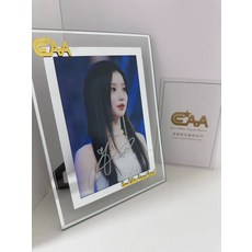 Asa 簽名照禮盒裝附證書裱框, 1, 樣式