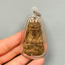 泰國佛牌 帕阿贊宋查 龍普托陶衛蘇灣 (修行洞穴土壓製), 1個