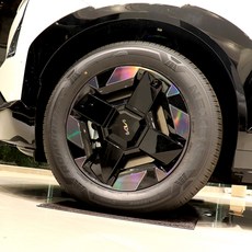 비브랜드 18인치 휠마스크 홀로그램 스티커 기스방지 카본 랩핑 보호필름 EV5 호환용품, 블랙홀로그램, 1세트