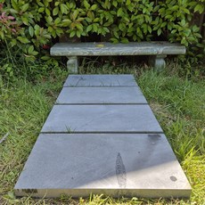 [레드조경] 현무암 디딤석 30x60cm 두께 5cm 디딤석 디딤돌 현무암 화산석 꾸미기 정원석 전원주택정원꾸미기 카페인테리어 판석 마당조경 현무암부정형 굴림디딤석 화강석맷돌, 27kg, 10개