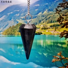 黑碧璽切面靈擺 (Black Tourmaline) 強大防護，有極大的紮根與接地力