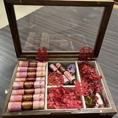 新婚禮物黃金禮盒，送朋友閨蜜結婚儀式感訂婚禮物，精緻木質禮盒, 透明蓋箱+酒紅絨布內襯【28*18*4c,無規格, 1個
