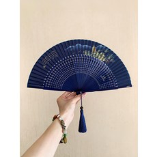 真絲可便攜摺扇 深藍色 金色山水畫, 如圖所示, 1個