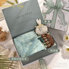 母親節禮物推薦：送長輩時尚絲巾禮盒，實用生日禮品，媽媽婆婆最愛, 荷影清漣絲巾+按摩梳+香囊+禮盒, 1個