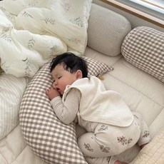 哺乳枕/月亮枕 - 嬰兒多功能枕 (側睡枕/餵奶枕/靠枕/趴枕), 咖色格子