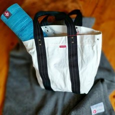 Manduka 白色帆布休閒提袋 可裝瑜珈墊輔具 文青風 the wanderer tote 瑜伽背包 耐用瑜伽課好朋友, 1個, 白色