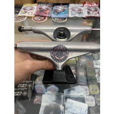 independent 因地 indy 進口滑板橋 鍛造底座 雙空橋 尺寸139 pu 基本無磨損, 如圖所示, 1個