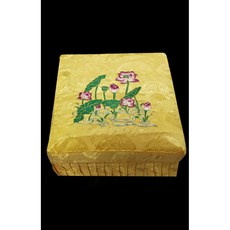 精緻蓮花刺繡祭祀用品，黃色祭祖供品，傳統祭拜擺件，蓮花刺繡工藝，祭祀擺件首選，增添祭祀莊嚴感, 1個