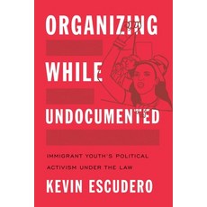 (영문도서)Organizing While Undocumented: Immigrant Youth's Political Activism Under the Law Paperback, New York University Press, English, 9781479834150
