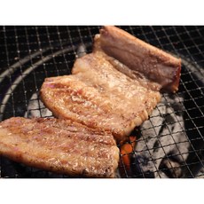 박포갈비 본삼겹살 뼈삼겹 3대 1kg 양념돼지포갈비 포갈비 구이용 양념돼지갈비 [쌈뽕미트]에서 뼈삼겹을 한땀 한땀 포를 뜬 후 특제양념에 재운 돼지갈비, 1개