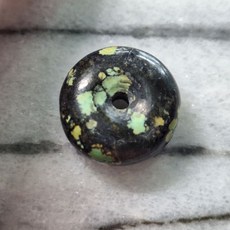 湖北原礦綠松石平安扣 黑底黃綠碎花 18x8mm 居家飾品, 1個