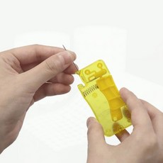 바늘구멍 실통과기 노란색 플라스틱 수공예 보조기구 손바느질 자수 퀼트 재봉틀용 실끼우기 편리도구, 1개, 자동실끼우기