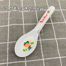 酷克工具坊 兒童湯匙雙耳碗組，美耐皿材質，多款隨機出貨，寶寶學習餐具首選, 彎湯匙（圖案隨機不挑款）, 1個