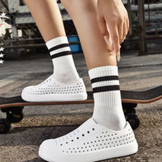 남녀공용 아쿠아 슈즈 물놀이 가벼운 신발 남녀공용 비치 슈즈 커플 레인보우 포인트 바캉스 무지개 미끄럼