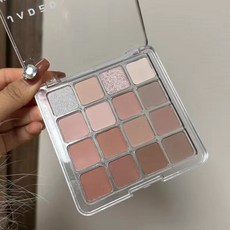 春日韓系 ‍ 超便宜 16色眼影盤 偽素顏裸妝粉棕蜜瓜新色眼影霧面珠光亮片腮紅, 1個, 燕麥棕