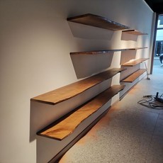 【只提供宅配物流】實木自然邊一字隔板 層板 牆上置物架 不規則客廳背景牆書架 服裝店原木置物架, 20寬*3厚*茶色,40公分長