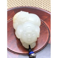 和闐籽料 灑金皮豬仔母子情深84.4g, 1個