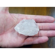 §能量礦石§ 非洲坦尚尼亞矽鈹石仿礦，525克拉骨幹水晶，寵物能量補充，提升活力穩定情緒, 1個